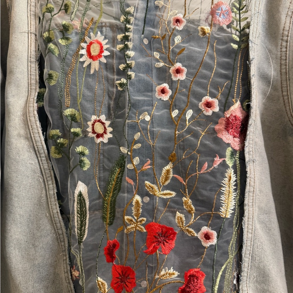Floral lace Upcycled One of a Kind Denim Jacket size large - Picture 3 of 6